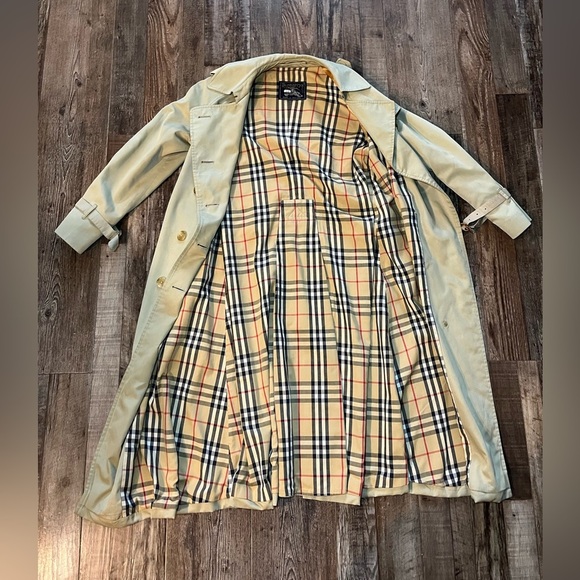 Burberrys Vintage Khaki Long Trench Coat with Belt Size Medium See Measurements - Picture 5 of 16